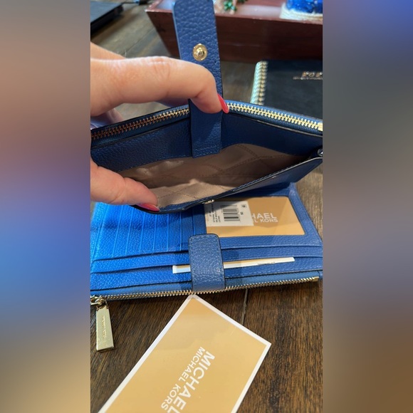 Michael Kors Jet Set Double Zip Wristlet - Picture 6 of 9